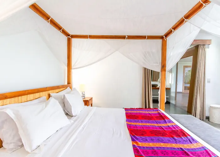 Paloma - Chic Tropical Garden With Outdoor Pool *
