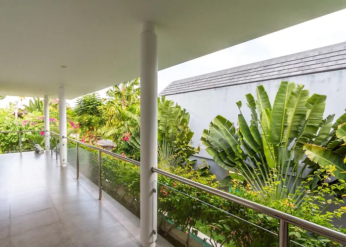 Paloma - Chic Tropical Garden With Outdoor Pool